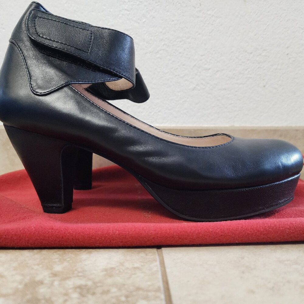 Sacha London Vera ankle wrap size 8 with dust bag